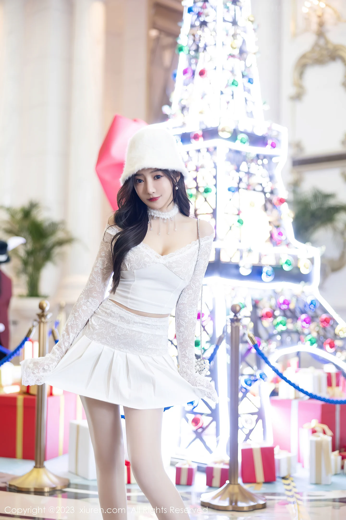 图片[3]-[XiuRen秀人网]VOL.7863 女神王馨瑶yanni红色圣诞服饰+白色短裙套装秀完美身材诱惑写真91P-秀人网官方网站